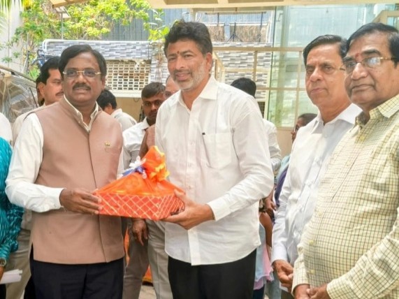 మంత్రిని కలిసిన కొల్కూరి నరసింహారెడ్డి