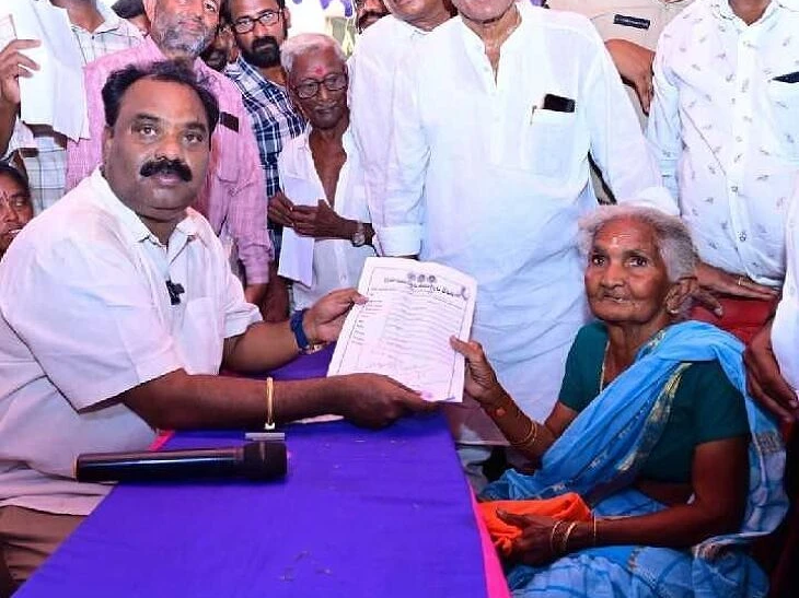 వెలుగుబంధలో ఎమ్మెల్యే బత్తుల పల్లెబాట