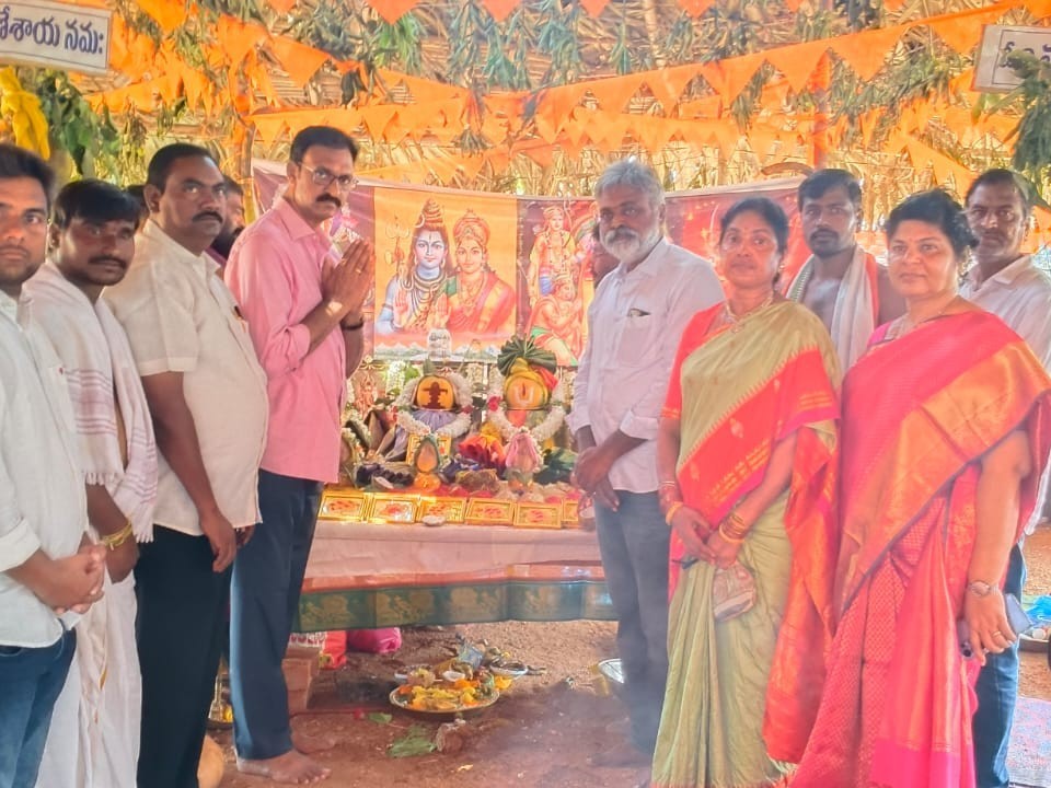ఆధ్యాత్మిక వైభవం.. శాస్త్రోక్తంగా విగ్రహ ప్రతిష్ఠాపన