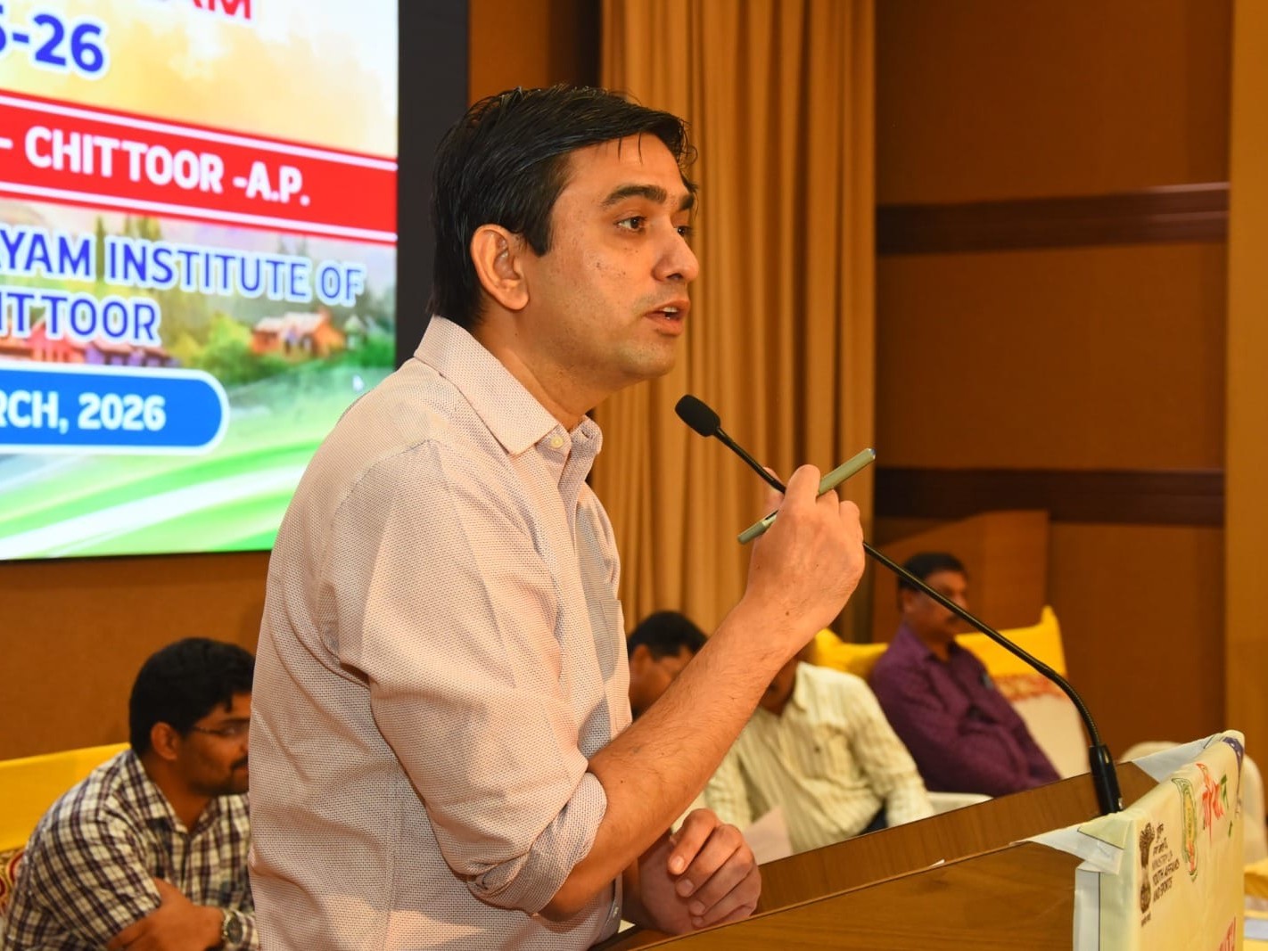 భారతదేశానికి విలువైన సంపద యువతే: కలెక్టర్