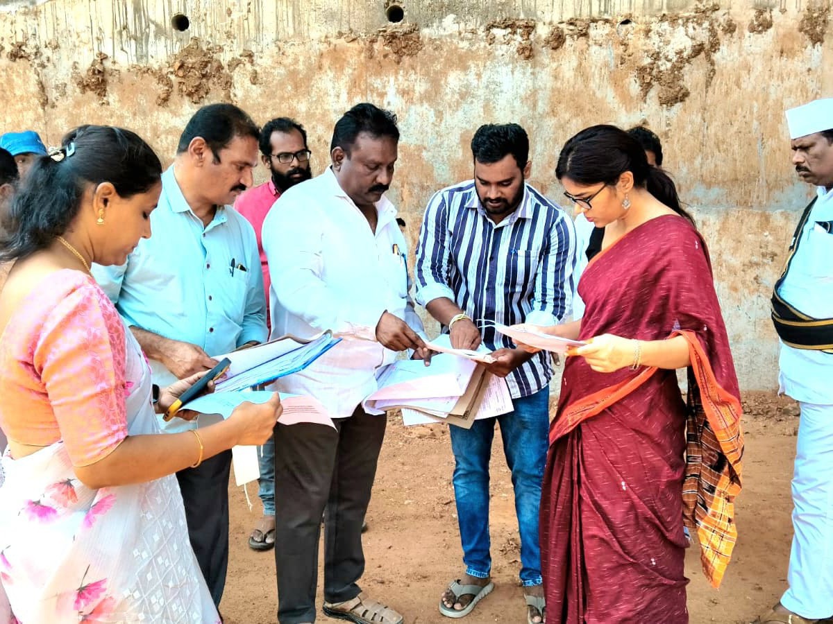 గ్రీన్ ఫీల్డ్ హైవే భూసేకరణ భూములు పరిశీలించిన జేసీ