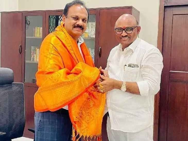 కలెక్టర్‌తో భేటీ అయిన ఎమ్మెల్యే