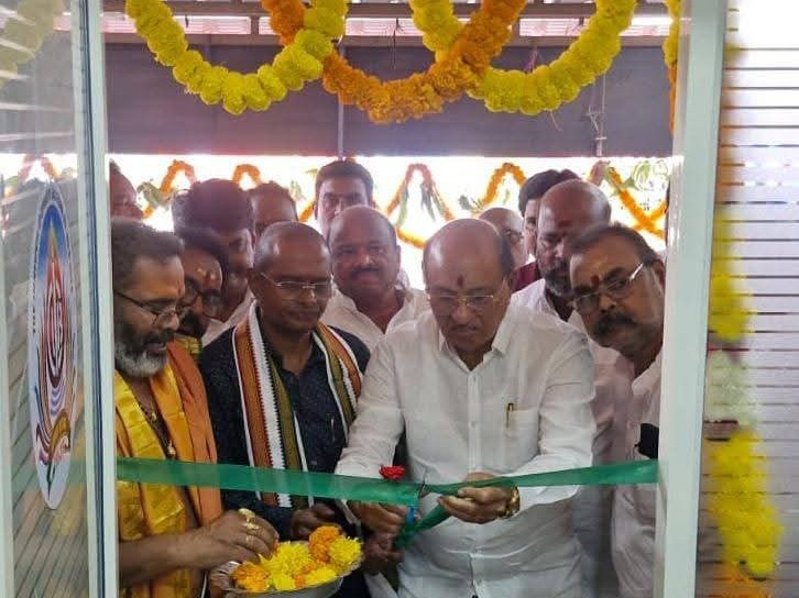 అర్బన్ బ్యాంకు ప్రారంభించిన ఎమ్మెల్యే