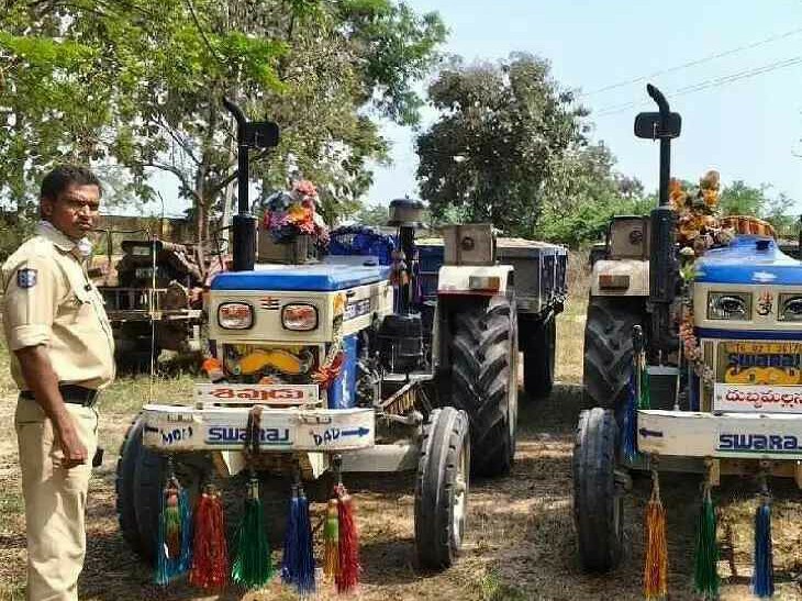 అక్రమ ఇసుక రవాణా.. 2 ట్రాక్టర్లు సీజ్