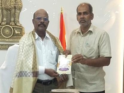 ‘కోతులు, కుక్కల బెడద అరికట్టాలి’