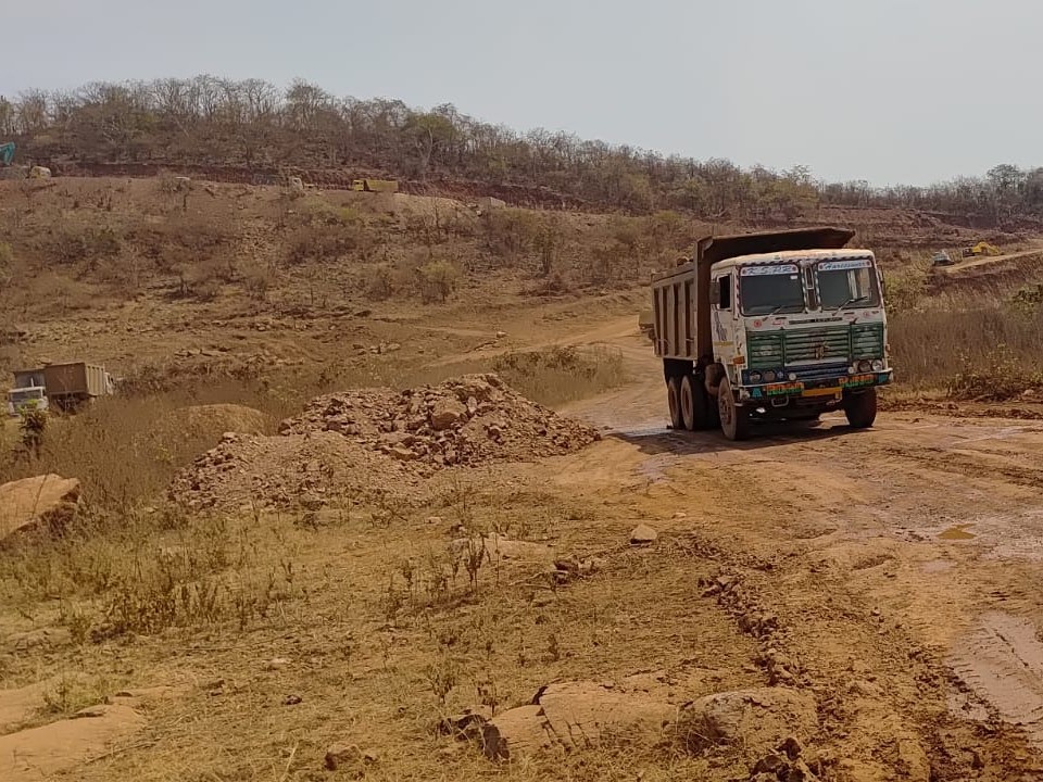 ‘మట్టి అక్రమ తరలింపు పై చర్యలు చేపట్టాలి’