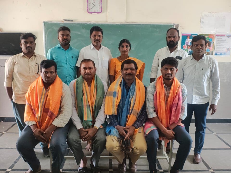 గురుకుల సీట్లు సాధించిన 15 మంది విద్యార్థులు