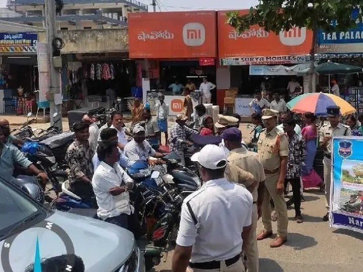 ‘వాహనదారులు ట్రాఫిక్ నిబంధనలు పాటించాలి’