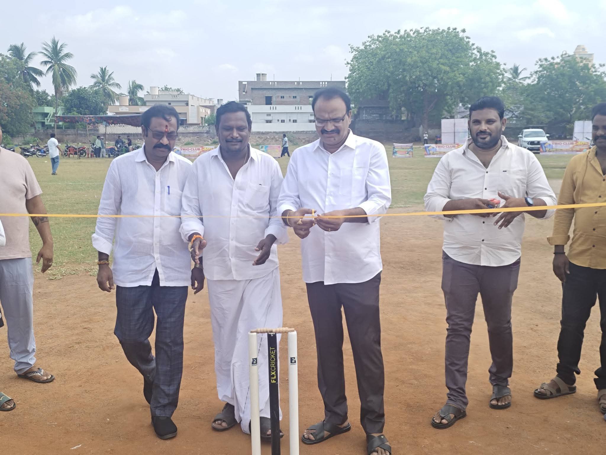 అమరావతిలో క్రికెట్ టోర్నమెంట్‌ను ప్రారంభించిన జానీ బాషా