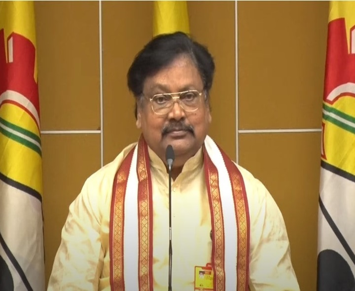 జగన్ ఒంటరివాడయ్యారు: వర్ల రామయ్య