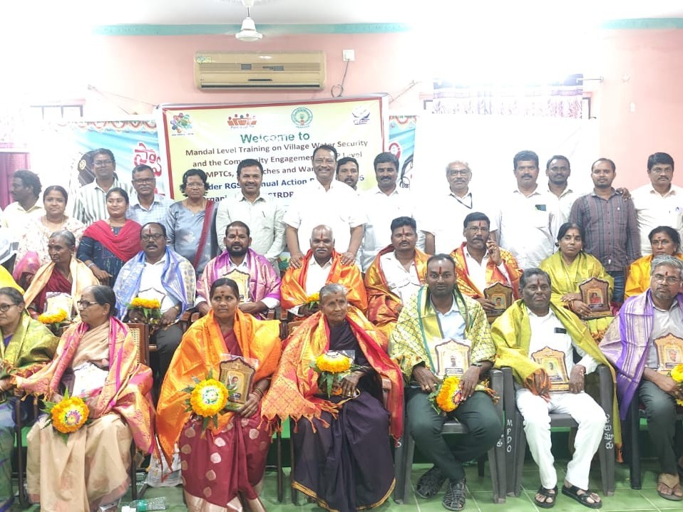 సర్పంచ్‌లను సత్కరించిన ఎమ్మెల్యే