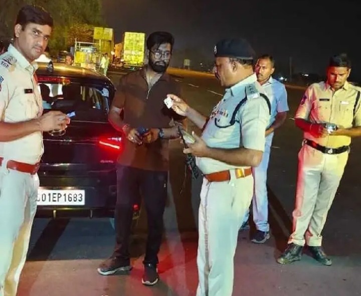 ఆదిలాబాద్‌లో పోలీసుల నాకాబందీ