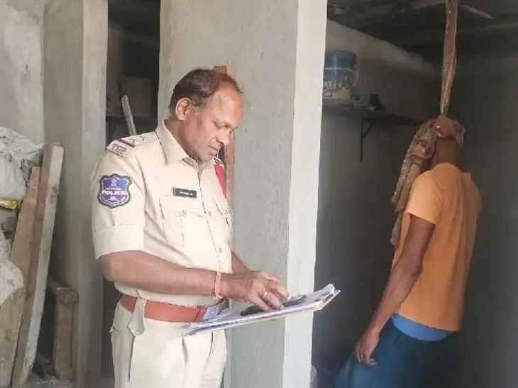 తల్లి మరణం తట్టుకోలేక కొడుకు ఆత్మహత్య