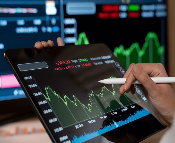 RECORD: రూ.15.80 లక్షల కోట్ల లాభం