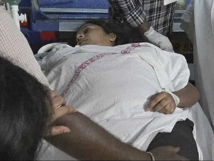 బీ-ఫార్మసీ విద్యార్థిని ఆత్మహత్యాయత్నం