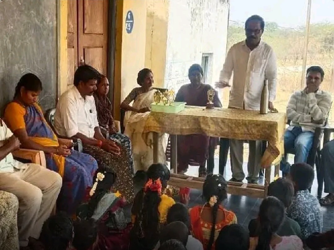 అధికారులుగా మారి ప్రజలకు సేవ చేయాలి: ఎంఈవో