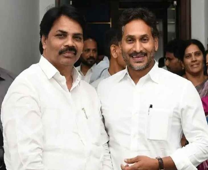 మాజీ సీఎంను కలిసిన ఎమ్మెల్సీ