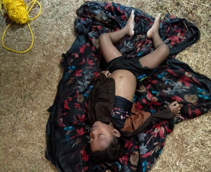 మూడేళ్ల కొడుకుతో బావిలో దూకి ఆత్మహత్య