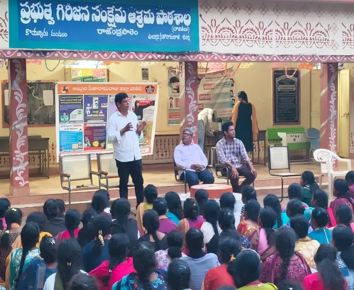 హక్కులు, చట్టాలపై అవగాహన ఉండాలి: సీఐ