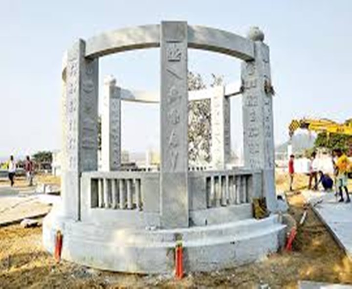 మేడారం గద్దెల బాలుడికి తీవ్ర గాయాలు