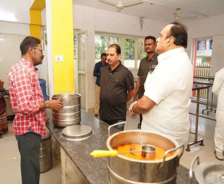 అన్న క్యాంటీన్‌ను తనిఖీ చేసిన ఎమ్మెల్యే