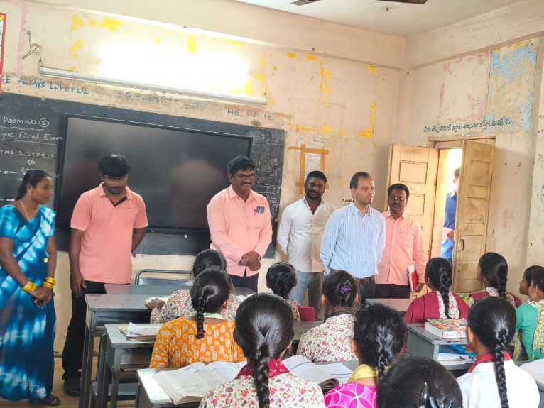 ‘గిరిజన విద్యార్థులకు నాణ్యమైన విద్య అందించాలి’