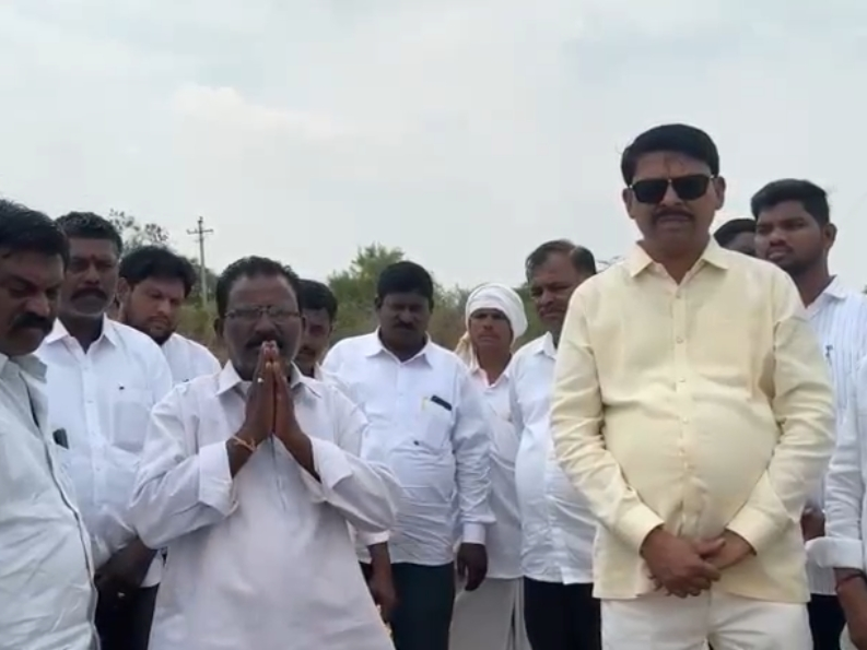 ‘స్మశానంలో ఇళ్లు కట్టే ప్రయత్నం చేస్తున్నారు’