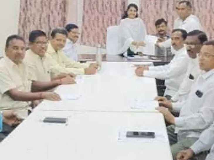 ‘పట్టణ సమస్యలు పరిష్కరించండి’