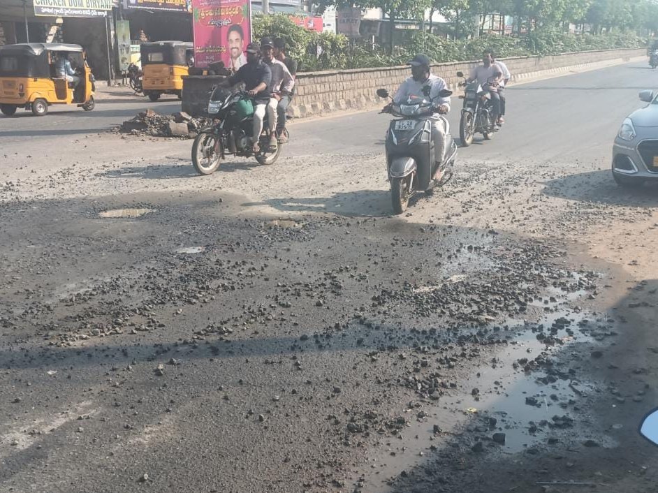 ‘రోడ్డుకు మరమ్మతులు చేపట్టండి’