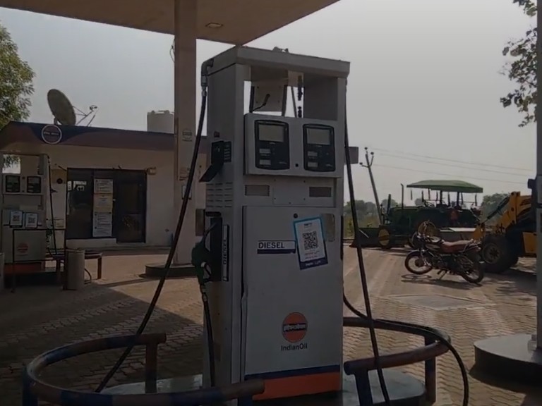 జుక్కల్‌లో పెట్రోల్ బంకుల్లో ‘నో స్టాక్’