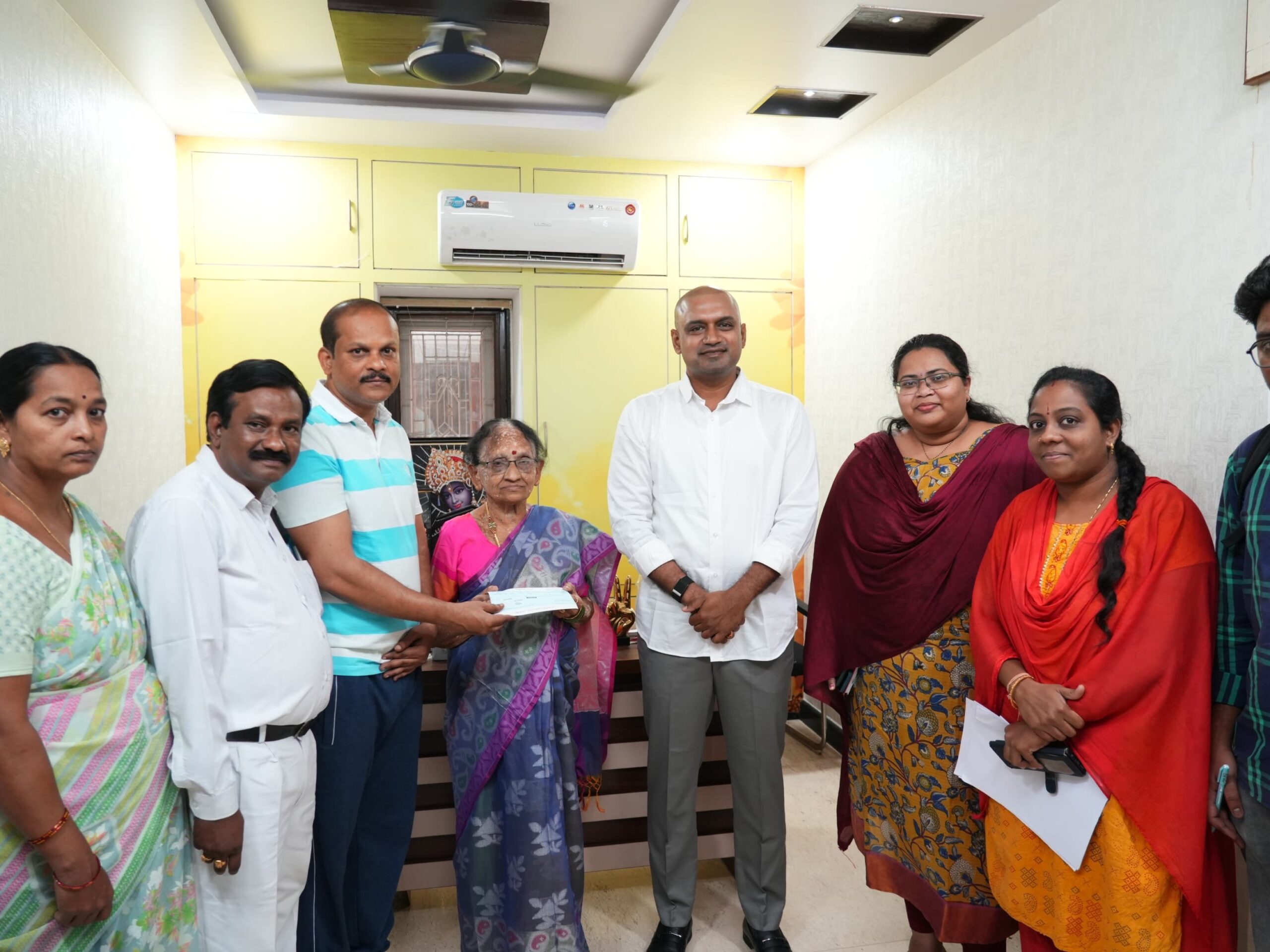 సమాజ సేవకు ప్రతి ఒక్కరూ ముందుకు రావాలి: ఎమ్మెల్యే