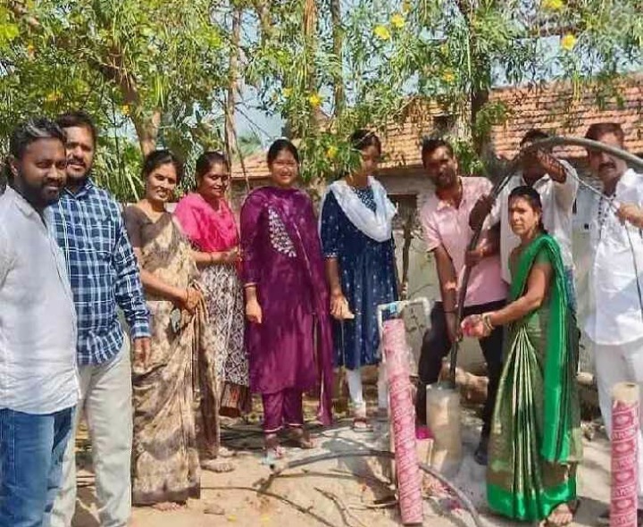 విద్యార్థుల దాహార్తి తీర్చిన సర్పంచ్