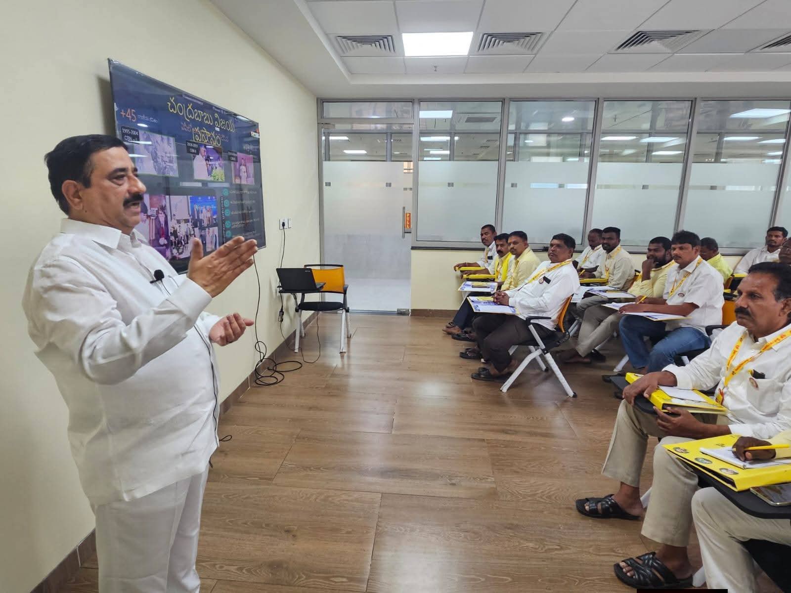 పార్టీ బలోపేతంలో క్లస్టర్ ఇంఛార్జ్‌లే కీలకం: ఎమ్మెల్యే