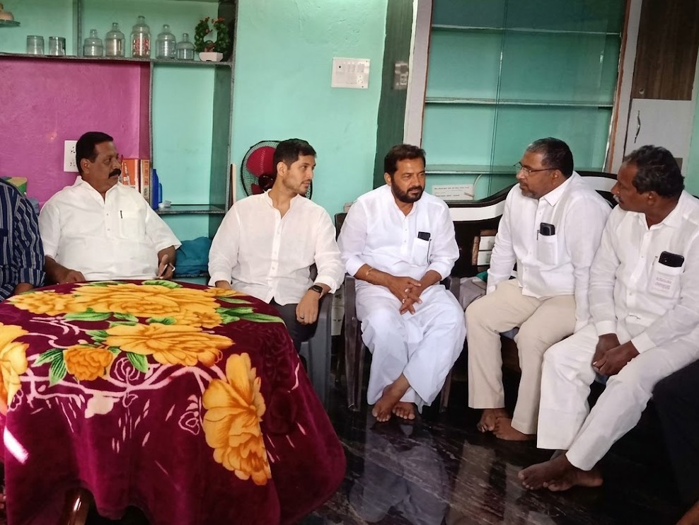 వైసీపీ నాయకుడిని పరామర్శించిన మాజీ మంత్రి కుమారుడు