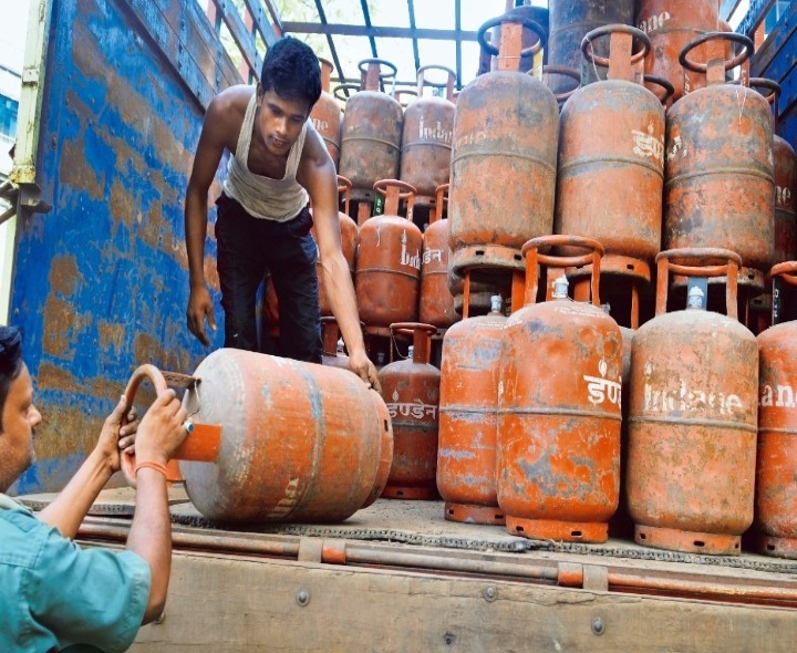 వంటగ్యాస్ కొరత.. ఇబ్బందుల్లో ప్రజలు