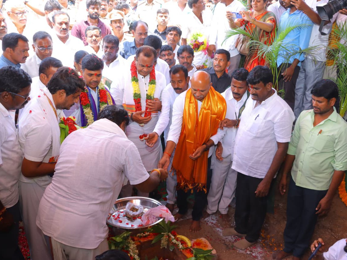 జూనియర్ కళాశాల నిర్మాణానికి భూమి పూజ