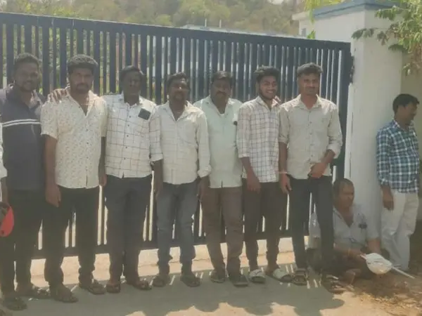 వేతనాల కోసం మిషన్ భగీరథ సిబ్బంది నిరసన