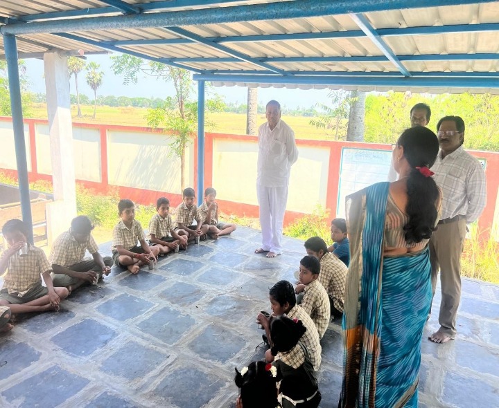 మోదుమూడిలో స్కూల్ పరిశీలించిన ఎమ్మెల్యే