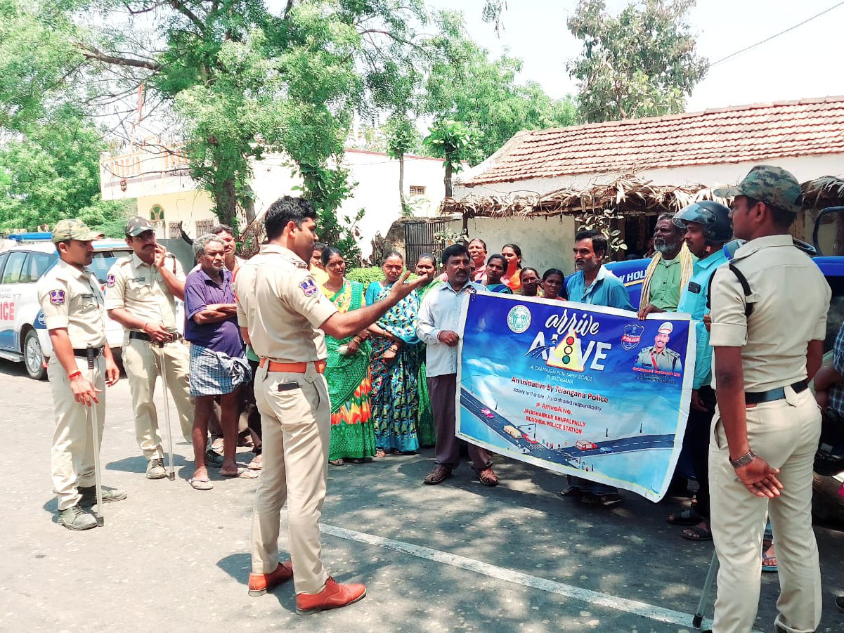 ‘వాహనదారులు తప్పకుండా హెల్మెట్ ధరించాలి’