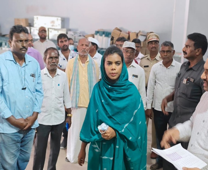 మార్కెట్ యార్డులో EVM గోదాం తనిఖీ చేసిన కలెక్టర్