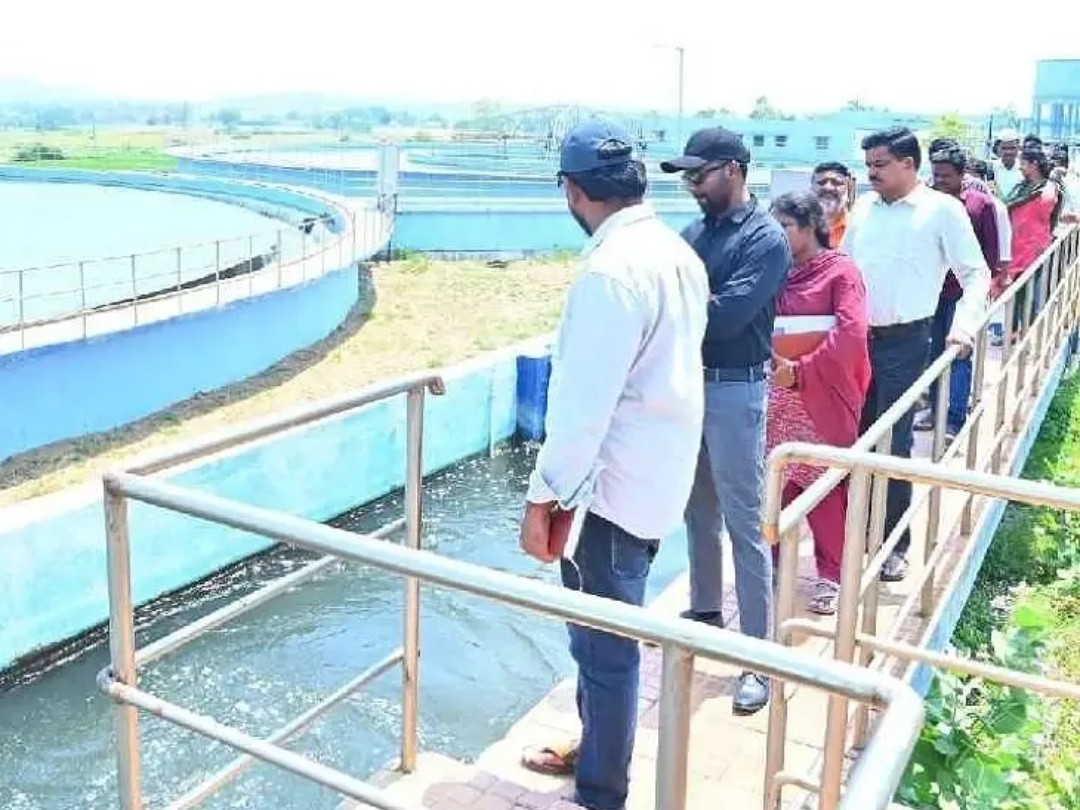 వాటర్ గ్రిడ్ ను పరిశీలించిన కలెక్టర్