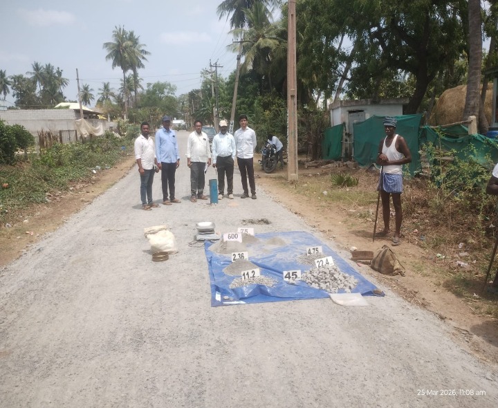 రోడ్డు నాణ్యత పరిశీలించిన అధికారులు