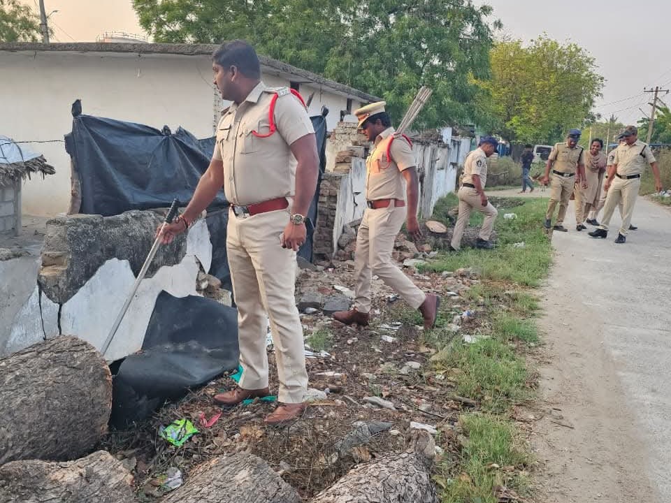 కొండపిలో కార్డన్ చర్చ్ నిర్వహించిన పోలీసులు