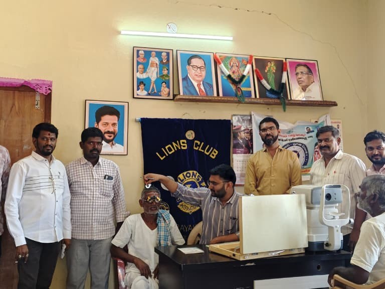 గ్రామంలో ఉచిత కంటి వైద్య శిబిరం
