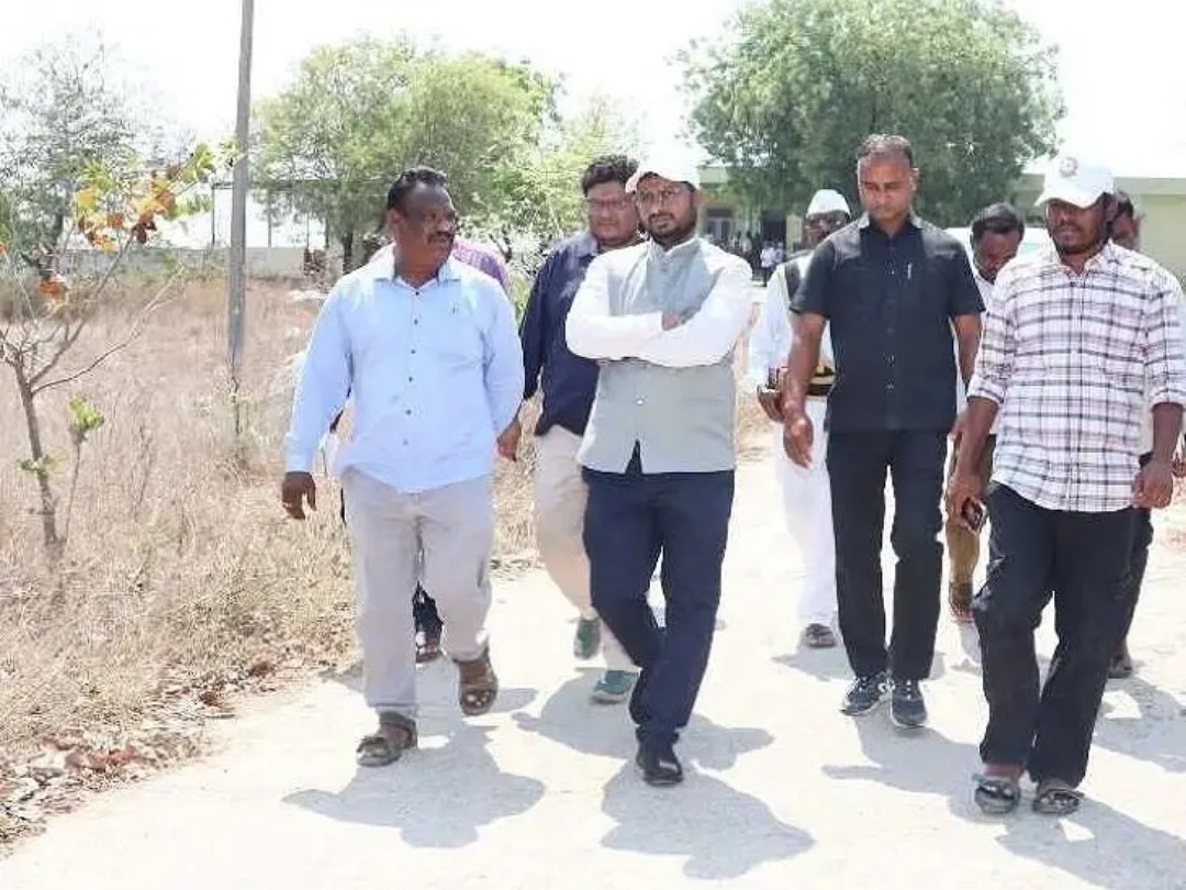 పంటల సర్వేను పరిశీలించిన కలెక్టర్