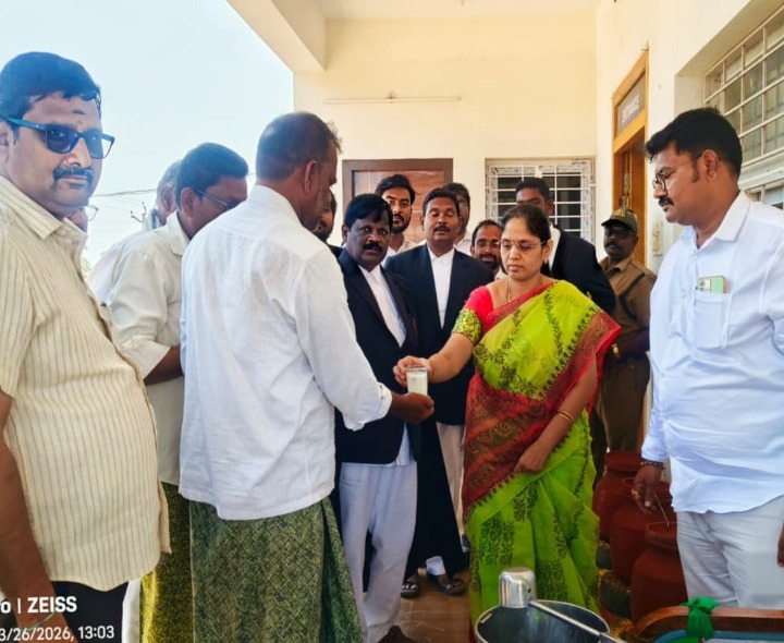 కోర్టు ప్రాంగణంలో చలివేంద్రం ఏర్పాటు