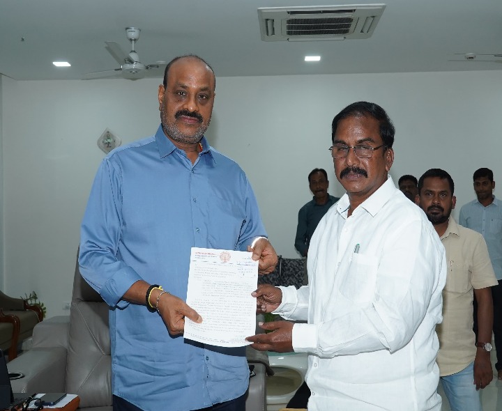 రైతుల సమస్యల మంత్రి దృష్టికి తీసుకెళ్లి ఎమ్మెల్యే