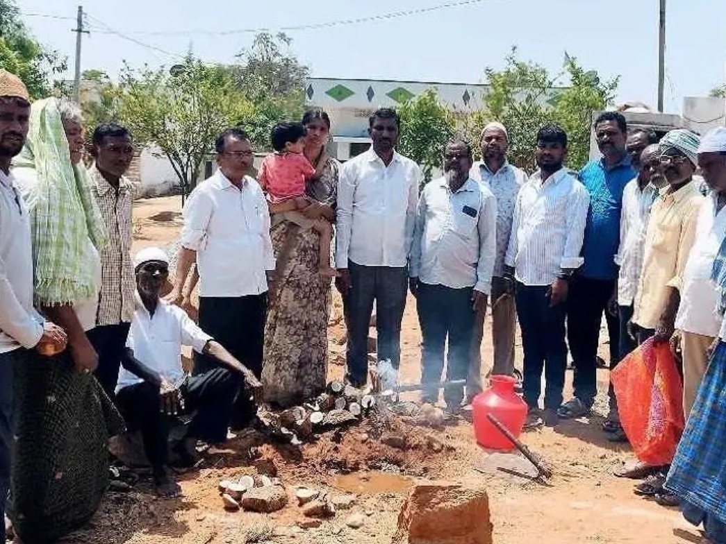 సొంత ఖర్చుతో మసీదు నిర్మాణం