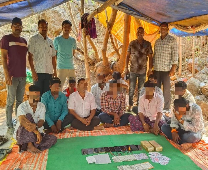 పేకాట స్థావరంపై దాడి.. 2 మంది అరెస్ట్