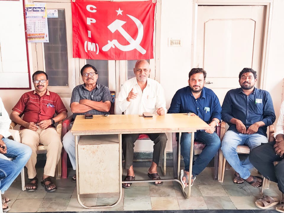 ‘పెట్రోల్ డీజిల్ కొరతతో కుదేలు కానున్న వ్యవసాయ రంగం’